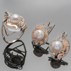 Серебряный набор 925 пробы с жемчугом и золотыми вставками арт. 260г
