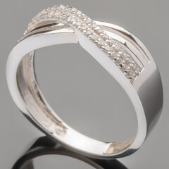 Серебряное кольцо с фианитами арт. 390к