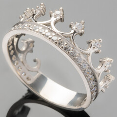 Серебряное кольцо Корона с фианитами арт. 411к