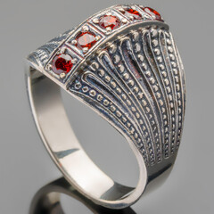 Серебряное кольцо 925 пробы с фианитами арт. 473к