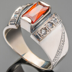 Серебряное кольцо 925 пробы с фианитами арт. 476к
