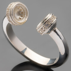 Серебряное кольцо 925 пробы с фианитами арт. 507к