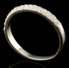 Серебряное кольцо 925 пробы с фианитами арт. 329к