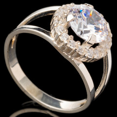 Серебряное кольцо 925 пробы с фианитами арт. 528к