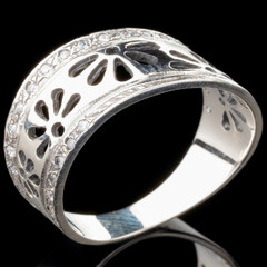 Серебряное кольцо 925 пробы с фианитами арт. 529к