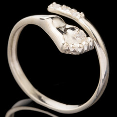Серебряное кольцо 925 пробы с фианитами арт. 629к