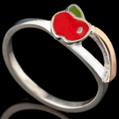 Серебряное кольцо 925 пробы с эмалью арт. 568к