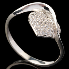 Серебряное кольцо 925 пробы с фианитами арт. 653к