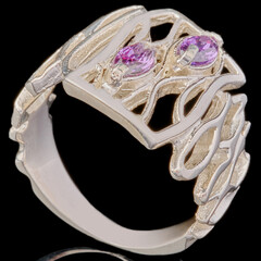 Серебряное кольцо 925 пробы с фианитами арт. 665к