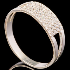 Серебряное кольцо 925 пробы с фианитами арт. 689к