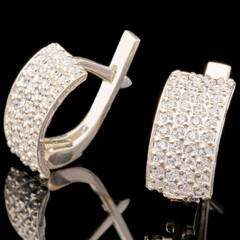 Серебряные серьги 925 пробы с фианитами арт. 689с