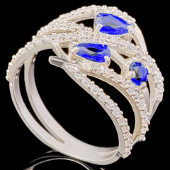 Серебряное кольцо 925 пробы с фианитами арт. 685к