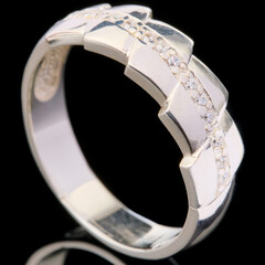 Серебряное кольцо 925 пробы с фианитами арт. 381к