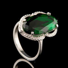 Серебряное кольцо 925 пробы с фианитами арт. 367к