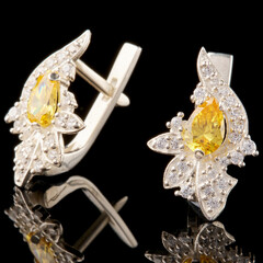 Серебряные серьги 925 пробы с фианитами арт. 749с