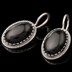 Серебряные сережки с черным камнем арт. 736с