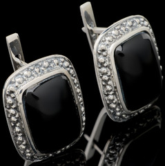 Серебряные сережки с черным камнем арт. 255с/s