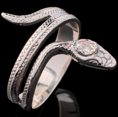 Серебряное кольцо змея с фианитами арт. 305к/s